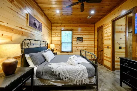 Bedroom - 312 Sugar Pine Loop, Broken Bow, OK 74728 photo 2 of 12
