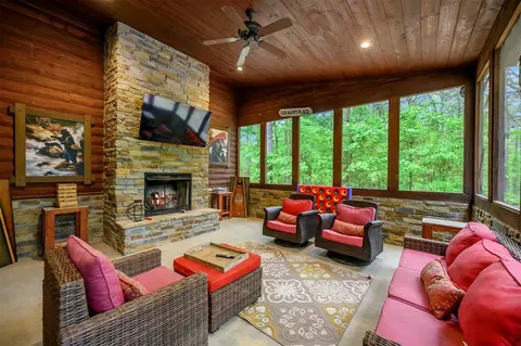 Exterior - 312 Sugar Pine Loop, Broken Bow, OK 74728 photo 4 of 10