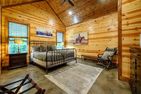 Bedroom - 312 Sugar Pine Loop, Broken Bow, OK 74728 photo 10 of 12