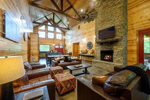 Living - 312 Sugar Pine Loop, Broken Bow, OK 74728 photo 5 of 5