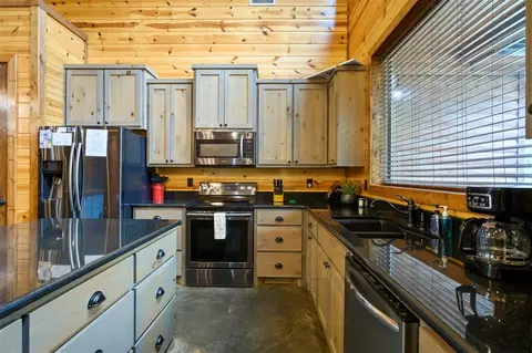 Kitchen - 312 Sugar Pine Loop, Broken Bow, OK 74728 photo 1 of 3