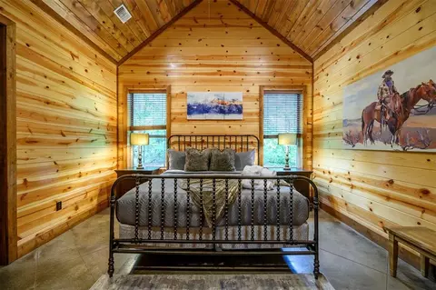 Bedroom - 312 Sugar Pine Loop, Broken Bow, OK 74728 photo 11 of 12