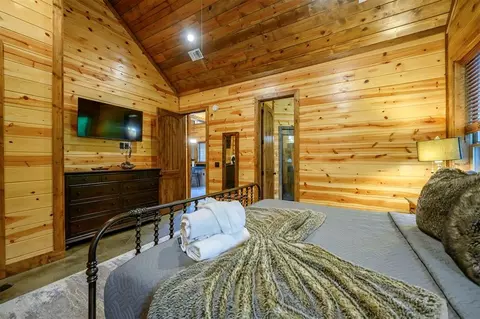 Bedroom - 312 Sugar Pine Loop, Broken Bow, OK 74728 photo 12 of 12