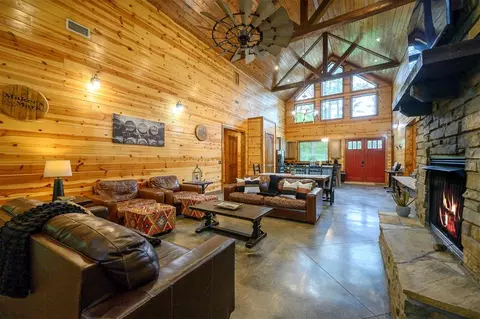 Living - 312 Sugar Pine Loop, Broken Bow, OK 74728 photo 3 of 5