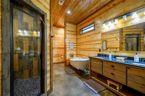 Bath - 312 Sugar Pine Loop, Broken Bow, OK 74728 photo 6 of 8