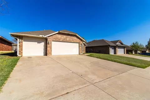 1808 January Pl, Moore, OK 73160 photo 2