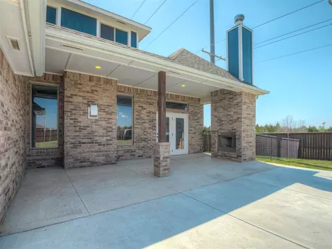 Exterior - 803 NE 33rd St, Moore, OK 73160 photo 3 of 8