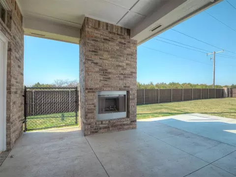 Exterior - 803 NE 33rd St, Moore, OK 73160 photo 4 of 8