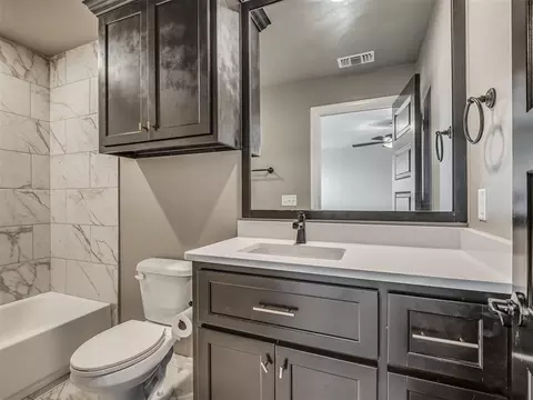 Bath - 803 NE 33rd St, Moore, OK 73160 photo 7 of 7
