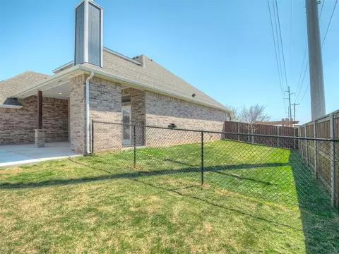 Exterior - 803 NE 33rd St, Moore, OK 73160 photo 8 of 8