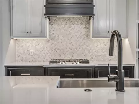Kitchen - 803 NE 33rd St, Moore, OK 73160 photo 4 of 9