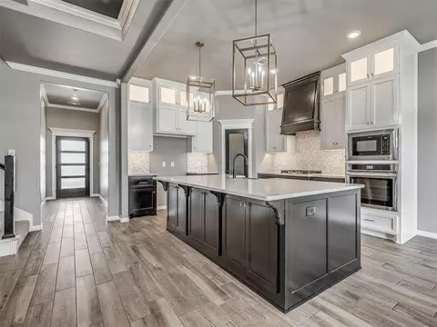 Kitchen - 803 NE 33rd St, Moore, OK 73160 photo 6 of 9