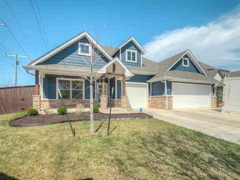 Exterior - 803 NE 33rd St, Moore, OK 73160 photo 2 of 8