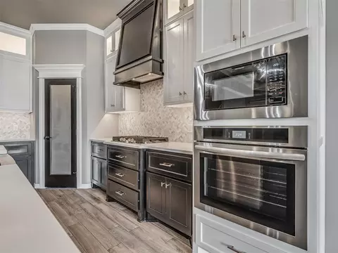 Kitchen - 803 NE 33rd St, Moore, OK 73160 photo 8 of 9