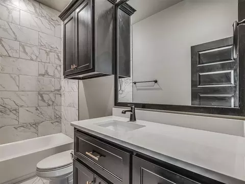 Bath - 803 NE 33rd St, Moore, OK 73160 photo 5 of 7