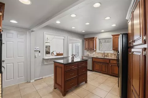 Kitchen - 1700 Augusta Dr, Ada, OK 74820 photo 2 of 4