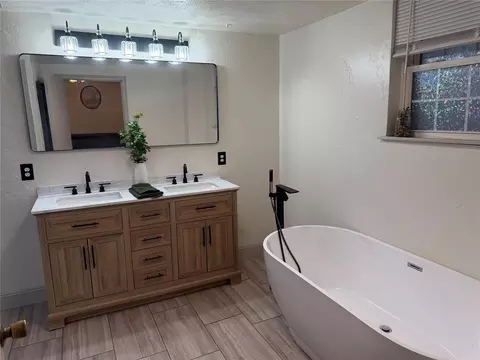Bath - 408 S 5th St, Hammon, OK 73650 photo 1 of 4