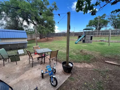 Exterior - 408 S 5th St, Hammon, OK 73650 photo 2 of 2