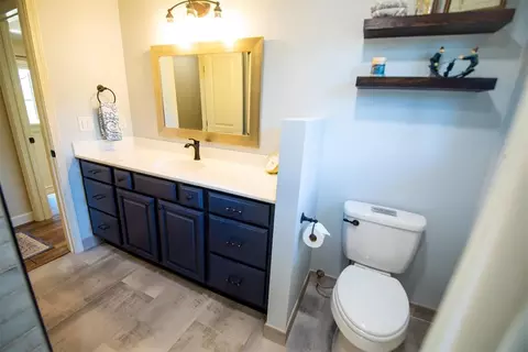 Bath - 6400 E Simmons Rd, Guthrie, OK 73044 photo 3 of 6