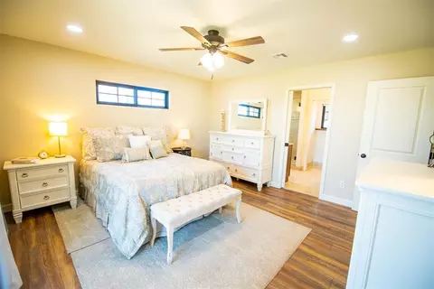Bedroom - 6400 E Simmons Rd, Guthrie, OK 73044 photo 3 of 4