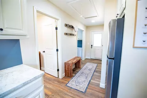 Entry Way - 6400 E Simmons Rd, Guthrie, OK 73044 photo 2 of 3