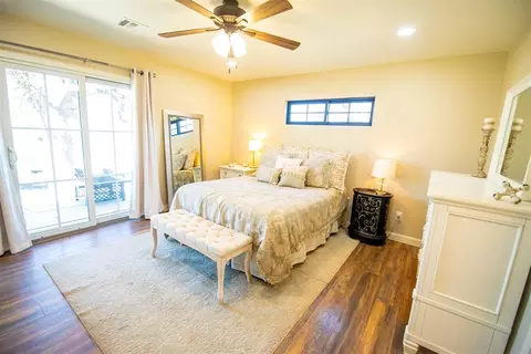 Bedroom - 6400 E Simmons Rd, Guthrie, OK 73044 photo 2 of 4