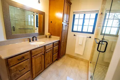 Bath - 6400 E Simmons Rd, Guthrie, OK 73044 photo 6 of 6