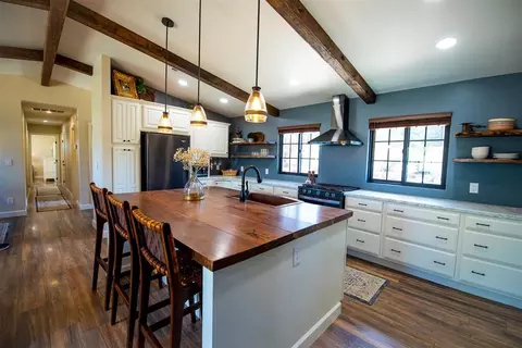 Kitchen - 6400 E Simmons Rd, Guthrie, OK 73044 photo 2 of 6
