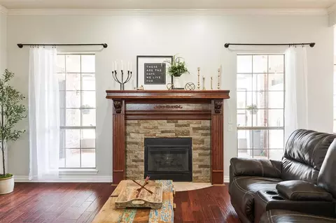 Living - 425 Summit Hill Rd, Norman, OK 73071 photo 3 of 4