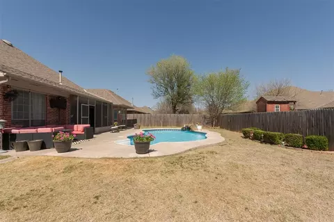 Exterior - 425 Summit Hill Rd, Norman, OK 73071 photo 7 of 8