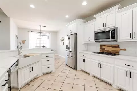 Kitchen - 425 Summit Hill Rd, Norman, OK 73071 photo 2 of 5