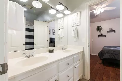 Bath - 425 Summit Hill Rd, Norman, OK 73071 photo 5 of 7