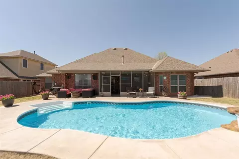 Exterior - 425 Summit Hill Rd, Norman, OK 73071 photo 2 of 8