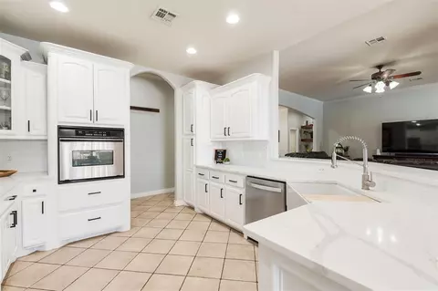 Kitchen - 425 Summit Hill Rd, Norman, OK 73071 photo 3 of 5
