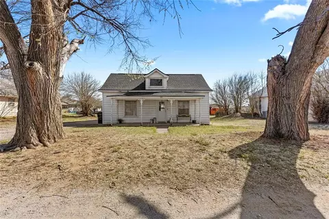 414 E 6th St, Hydro, OK 73048