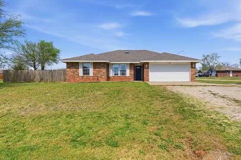 202 Earl St, Wanette, OK 74878