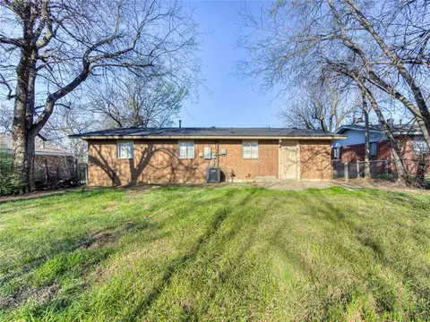 Exterior - 207 Stanton Dr, Norman, OK 73071 photo 2 of 2