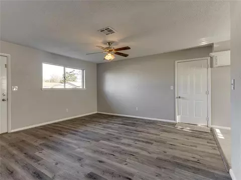 Living - 207 Stanton Dr, Norman, OK 73071 photo 2 of 3