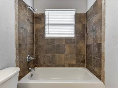 Bath - 207 Stanton Dr, Norman, OK 73071 photo 2 of 2