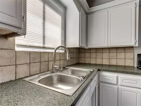 Kitchen - 207 Stanton Dr, Norman, OK 73071 photo 2 of 2