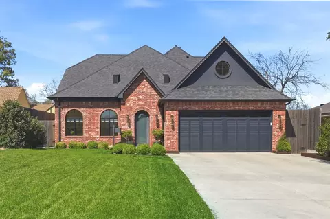 1123 Bedford Dr, Nichols Hills, OK 73116