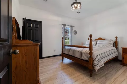Bedroom - 56201 E 285 Rd #25, Monkey Island, OK 74331 photo 3 of 4
