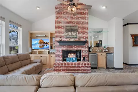 Living - 56201 E 285 Rd #25, Monkey Island, OK 74331 photo 2 of 2