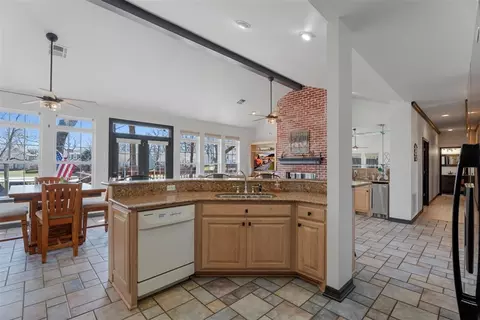 Kitchen - 56201 E 285 Rd #25, Monkey Island, OK 74331 photo 3 of 5