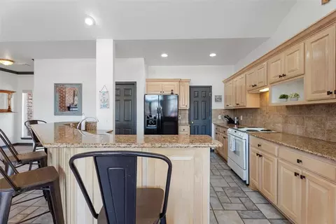 Kitchen - 56201 E 285 Rd #25, Monkey Island, OK 74331 photo 4 of 5