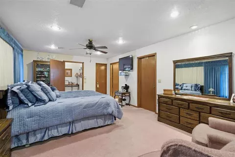 Bedroom - 5418 E Highway 37 Hwy, Tuttle, OK 73089 photo 2 of 4