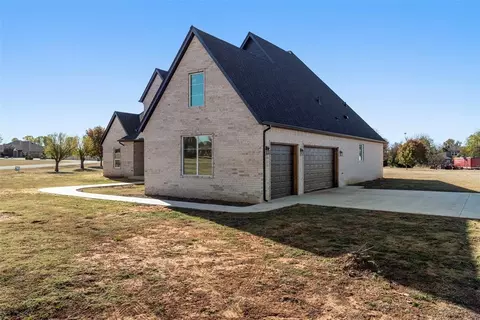 Exterior - 7222 Jordan Dr, Tuttle, OK 73089 photo 6 of 6
