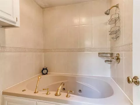 Bath - 13509 Silver Eagle Trl, Edmond, OK 73013 photo 2 of 2