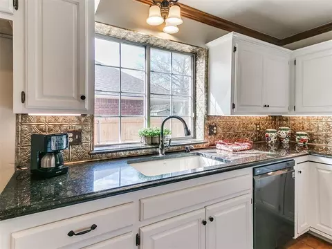 Kitchen - 13509 Silver Eagle Trl, Edmond, OK 73013 photo 2 of 3