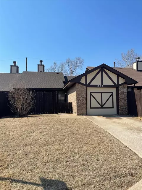 1633 Queens Towne, Midwest City, OK 73130